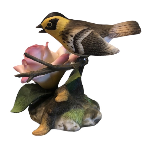 Vintage Goldfinch with pink rose Porcelain figurine - Picture 2 of 9